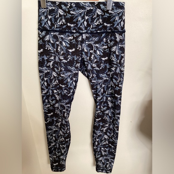 Lululemon Wunder Under Hi-Rise Tight 28"
Embellished Multi- Size 6 - Picture 3 of 5